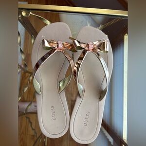 GUESS Women’s Rose Gold Bow Thong Sandals with Blush Footbed